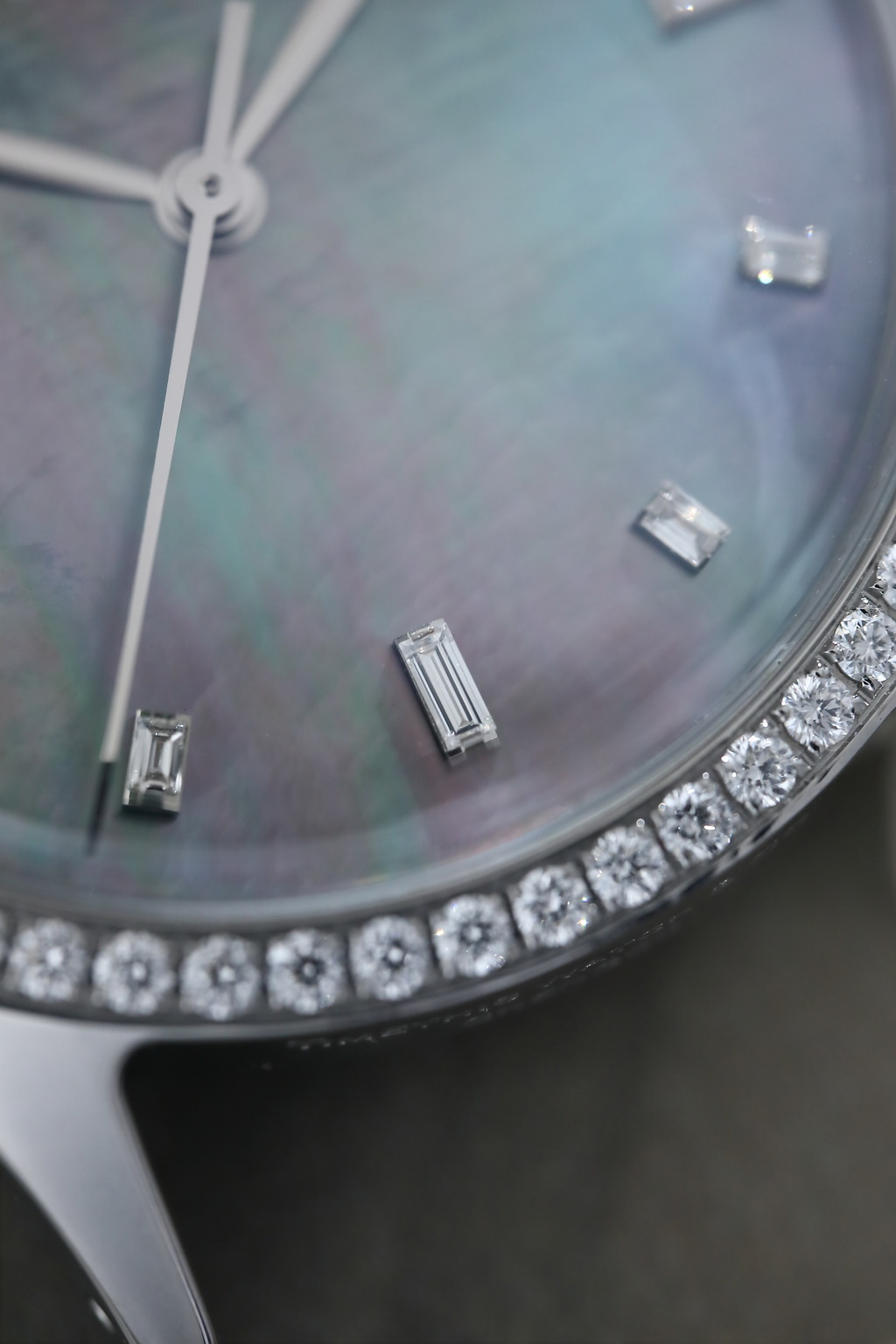 REF.2302RS1-S2 Tahitian Mother-of-Pearl Dial with Diamond Automatic